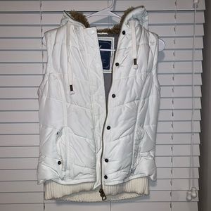 American Eagle White puffy vest
